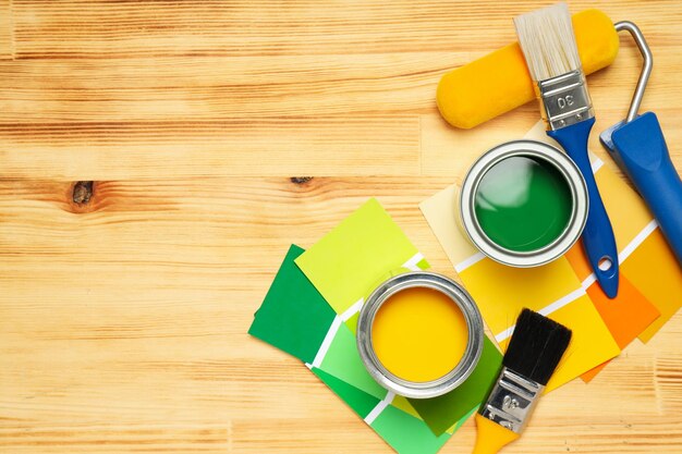 Jak wybrać odpowiednią farbę do remontu domu?